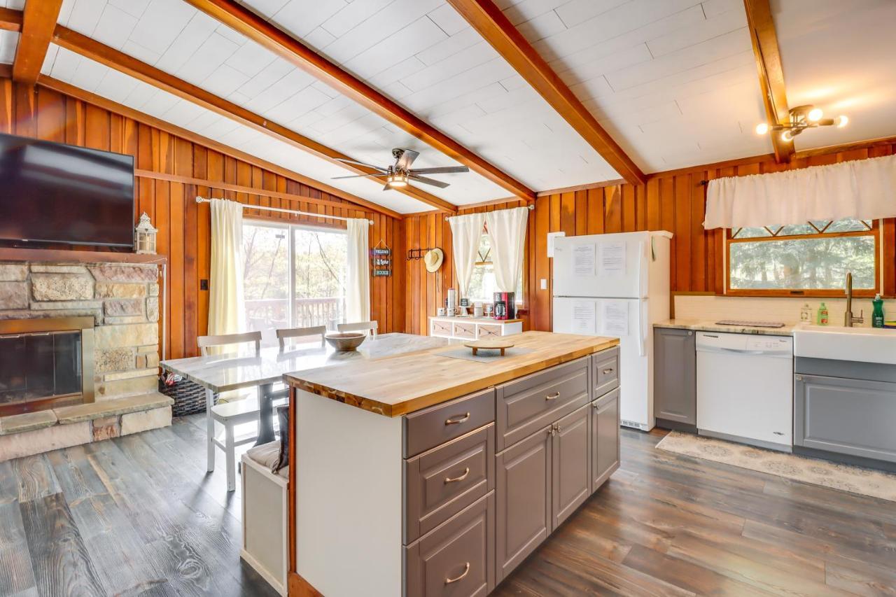 Lakefront Poconos Vacation Rental With Swim Dock! Long Pond Kültér fotó