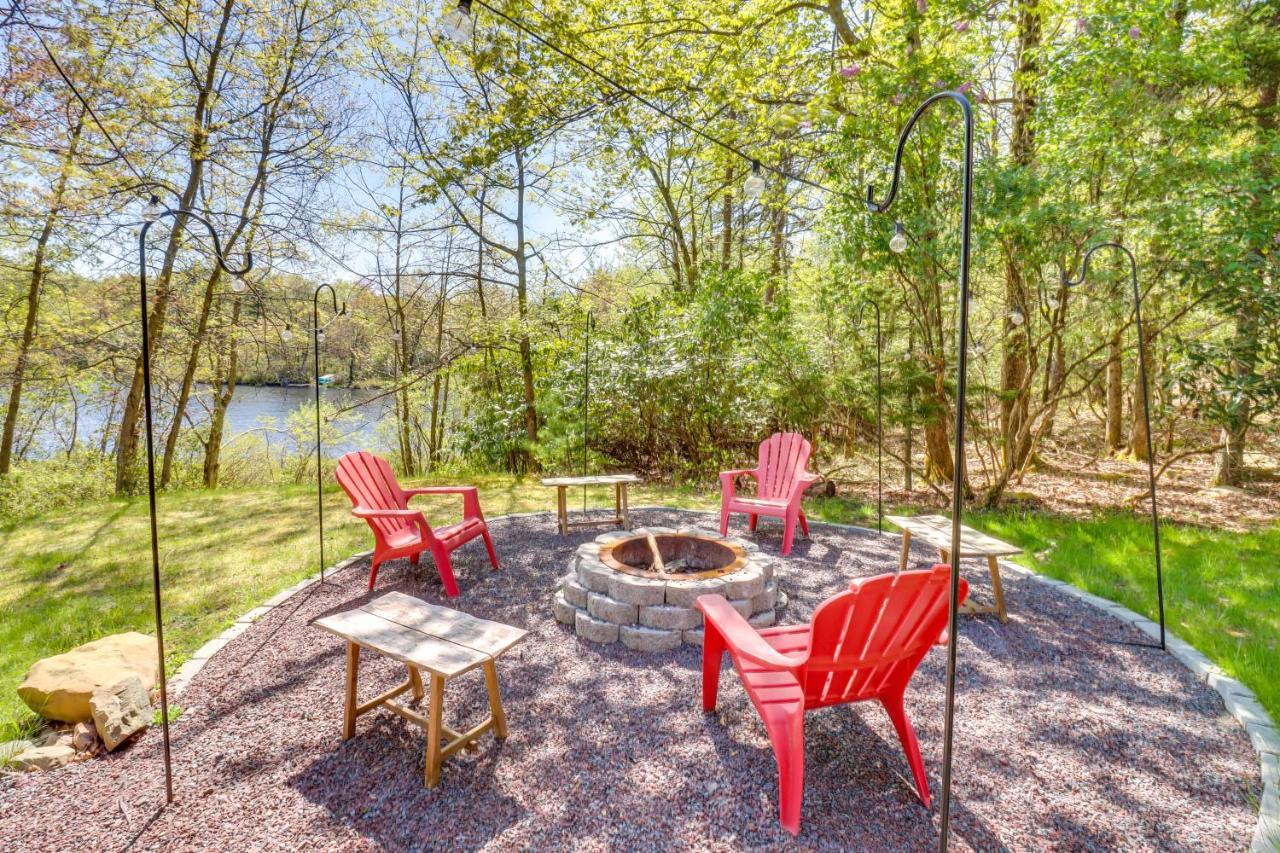 Lakefront Poconos Vacation Rental With Swim Dock! Long Pond Kültér fotó