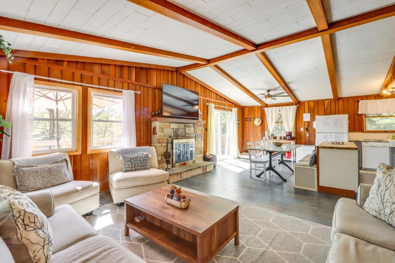 Lakefront Poconos Vacation Rental With Swim Dock! Long Pond Kültér fotó