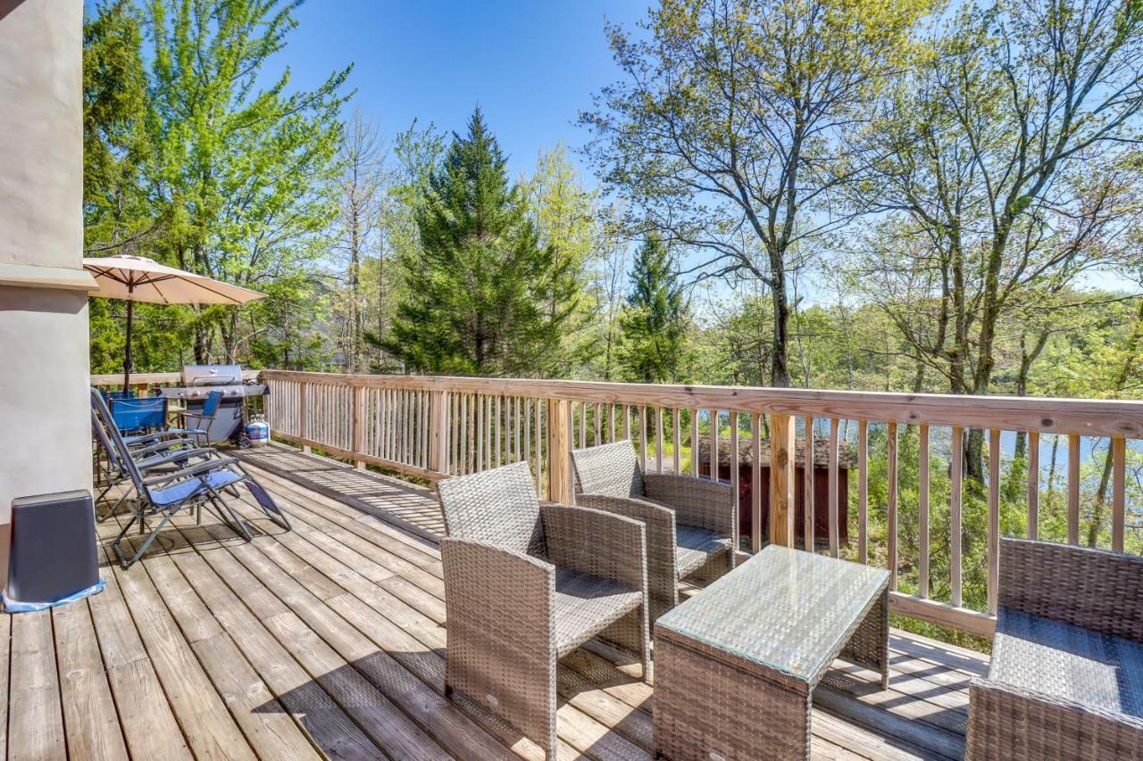 Lakefront Poconos Vacation Rental With Swim Dock! Long Pond Kültér fotó